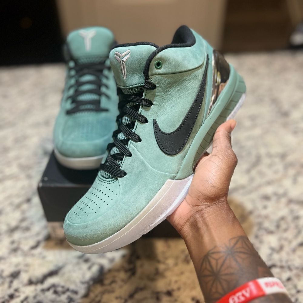 Nike Kobe 4 Protro “Girl Dad” size 8.5M/10W